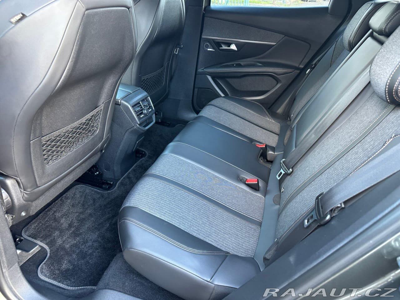 2018 Peugeot 3008 - 12