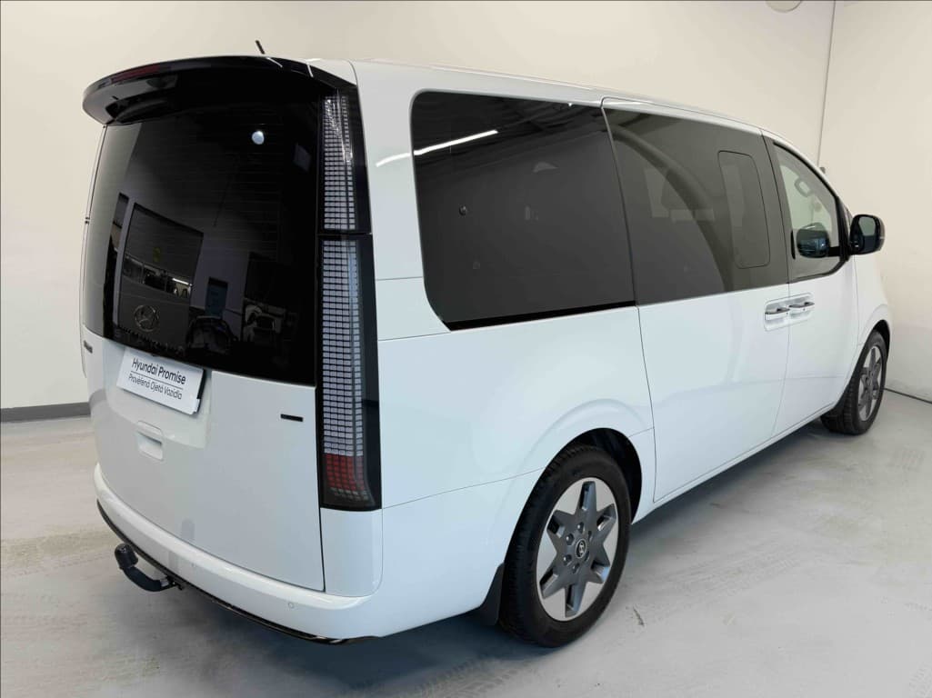 2021 Hyundai Staria - 4