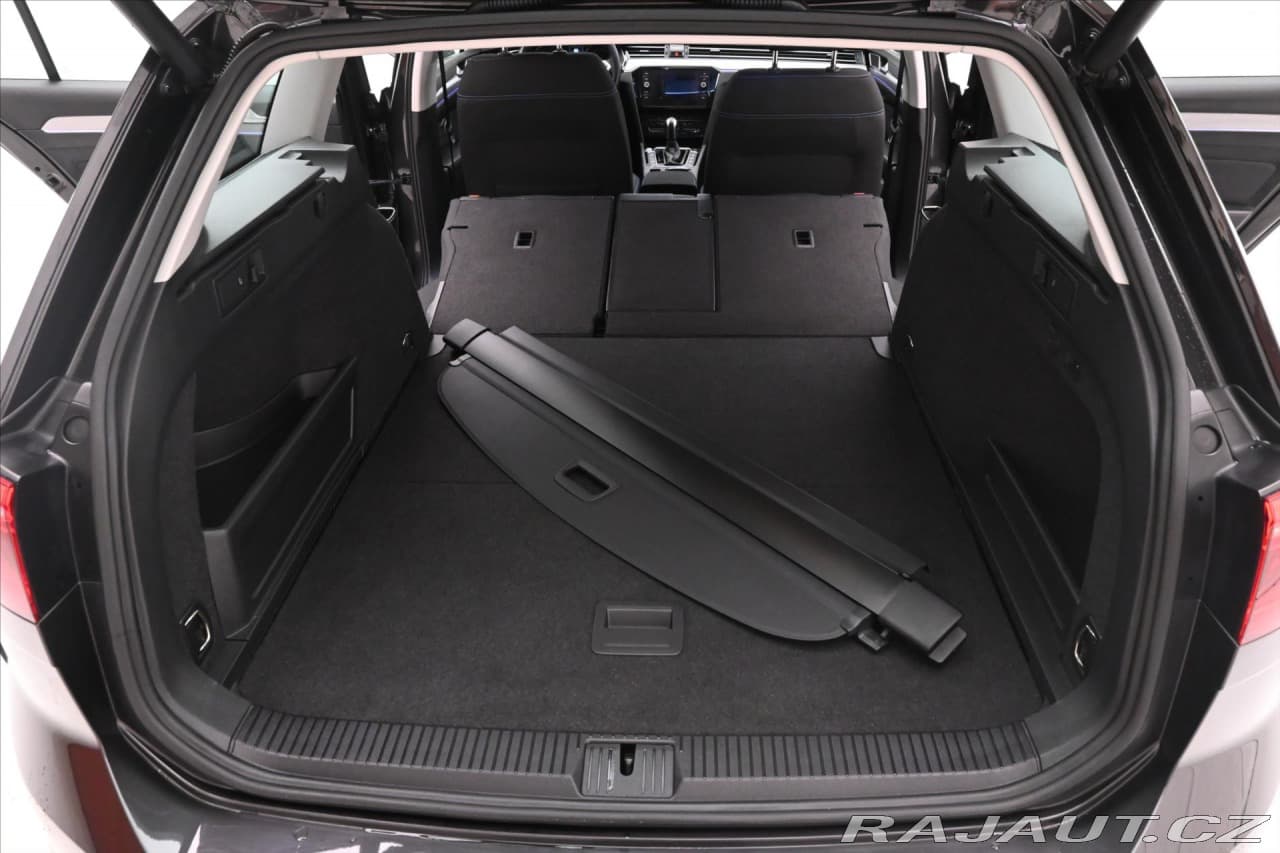 2020 Volkswagen Passat - 11