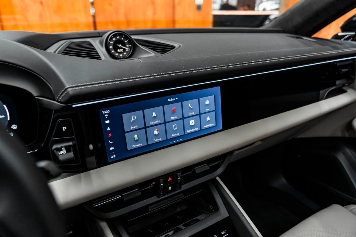 2025 Porsche Macan - 10