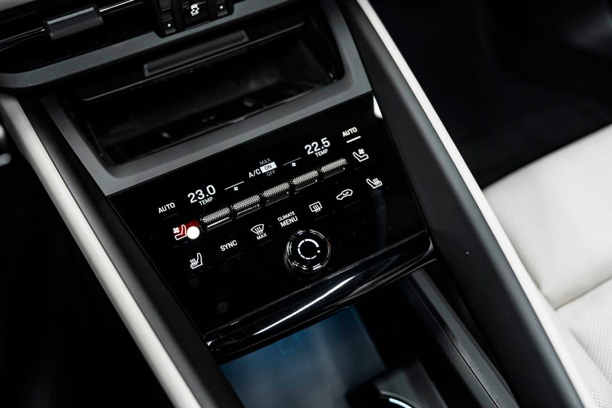 2025 Porsche Macan - 12