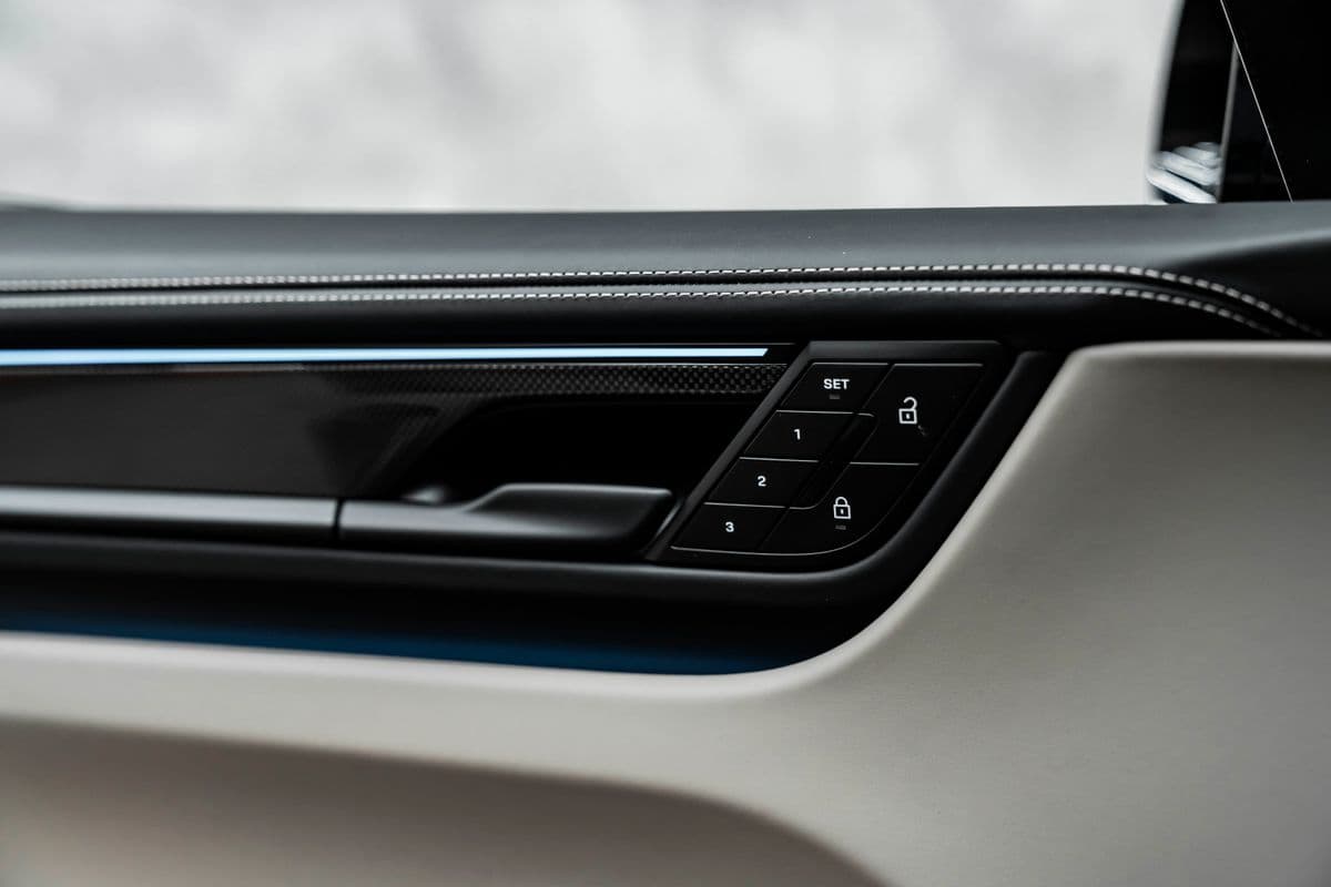 2025 Porsche Macan - 13