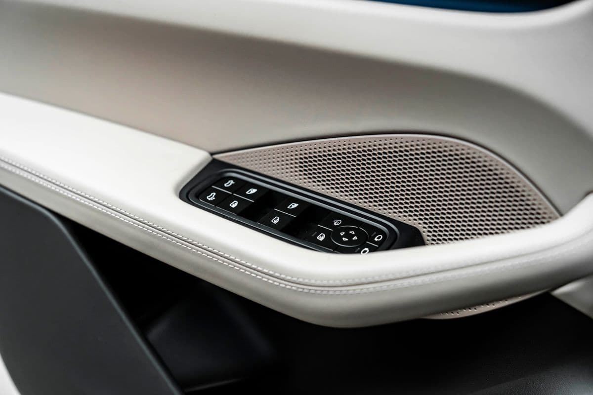 2025 Porsche Macan - 14