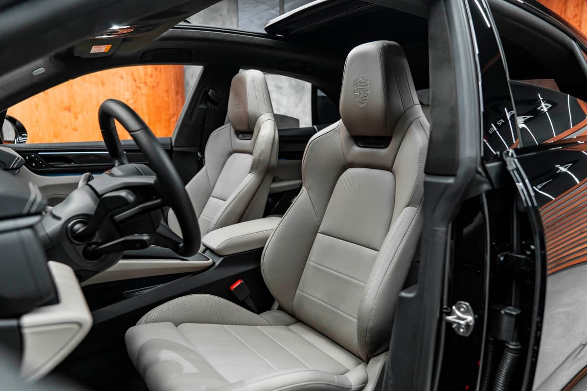 2025 Porsche Macan - 17