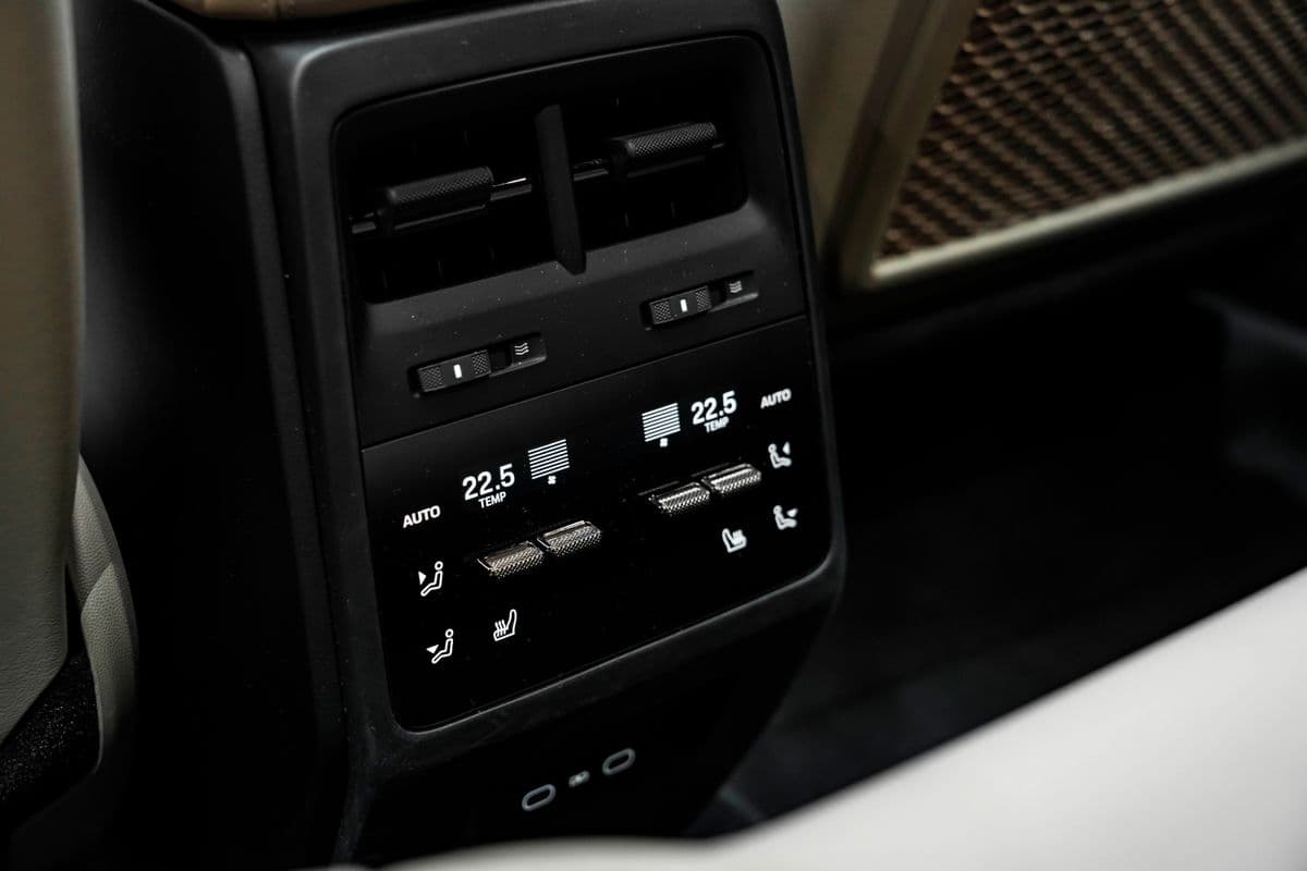 2025 Porsche Macan - 18