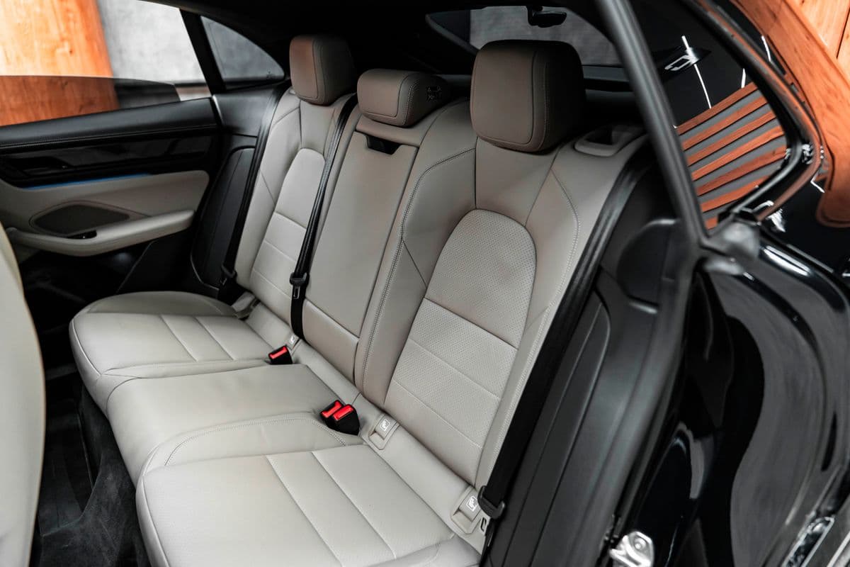 2025 Porsche Macan - 19