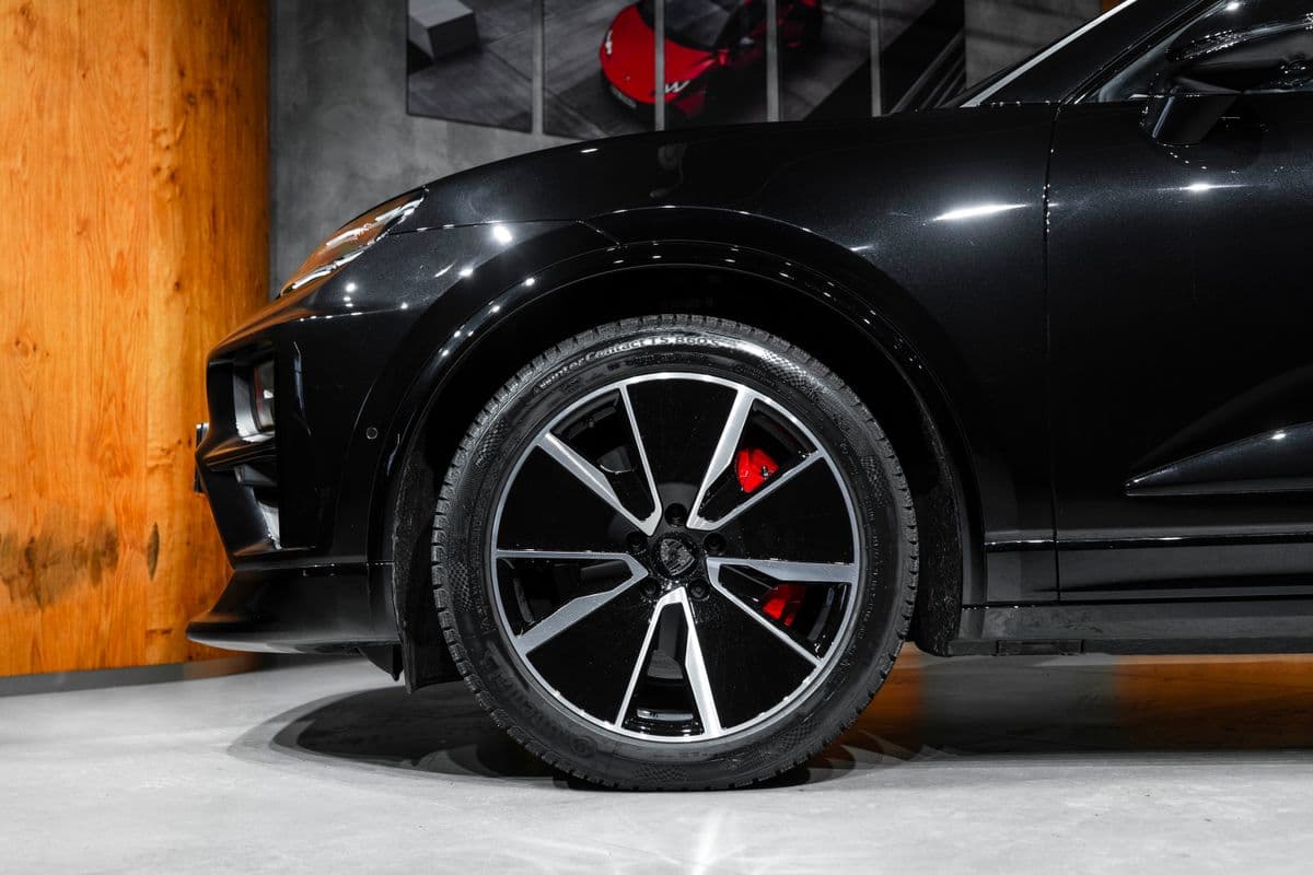 2025 Porsche Macan - 3