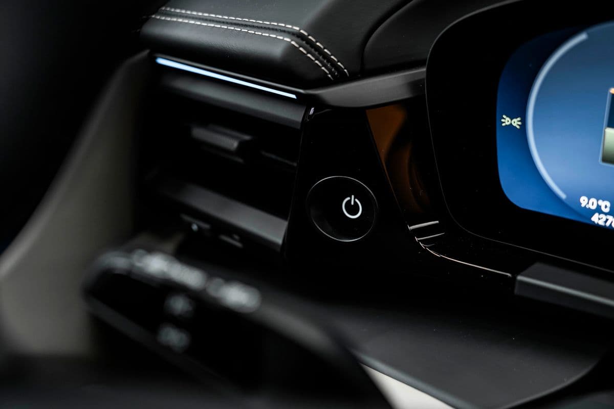 2025 Porsche Macan - 8