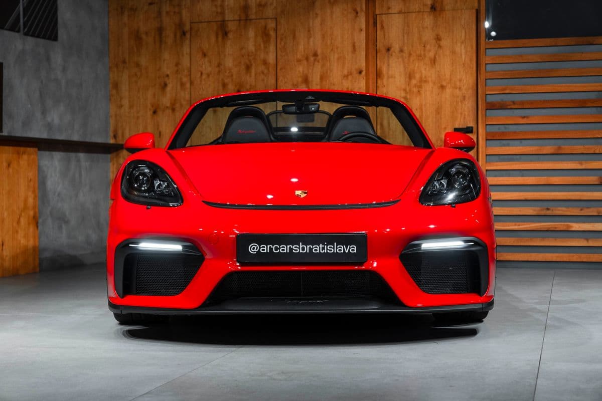 2021 Porsche 718 - 8