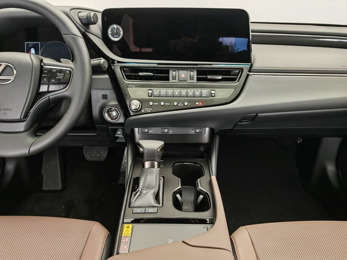 2025 Lexus Ostatní - 16