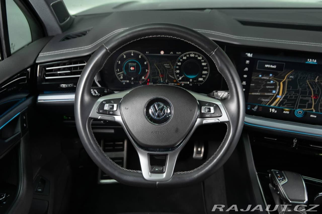 2019 Volkswagen Touareg - 16