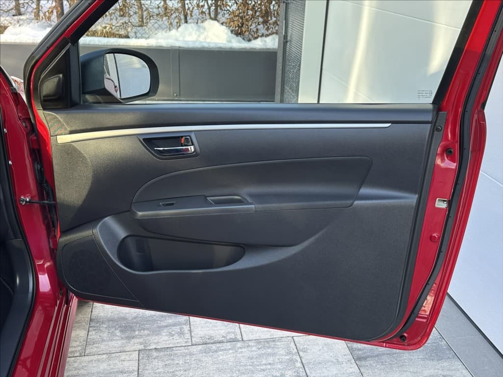 2012 Suzuki Swift - 17