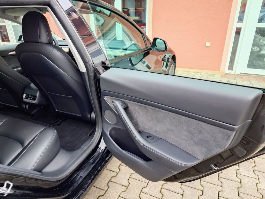 2023 Tesla Model 3 - 17