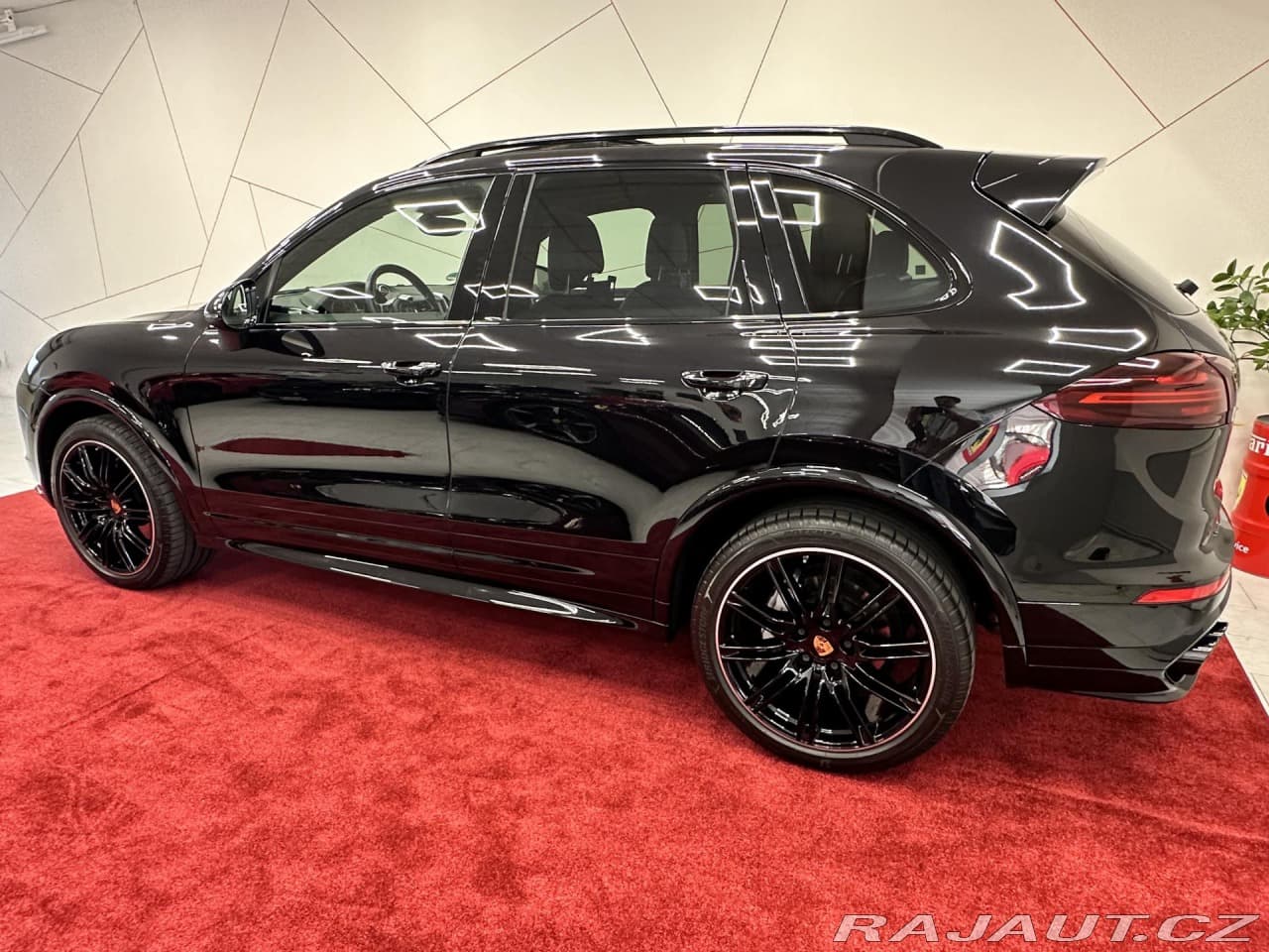 2016 Porsche Cayenne - 3