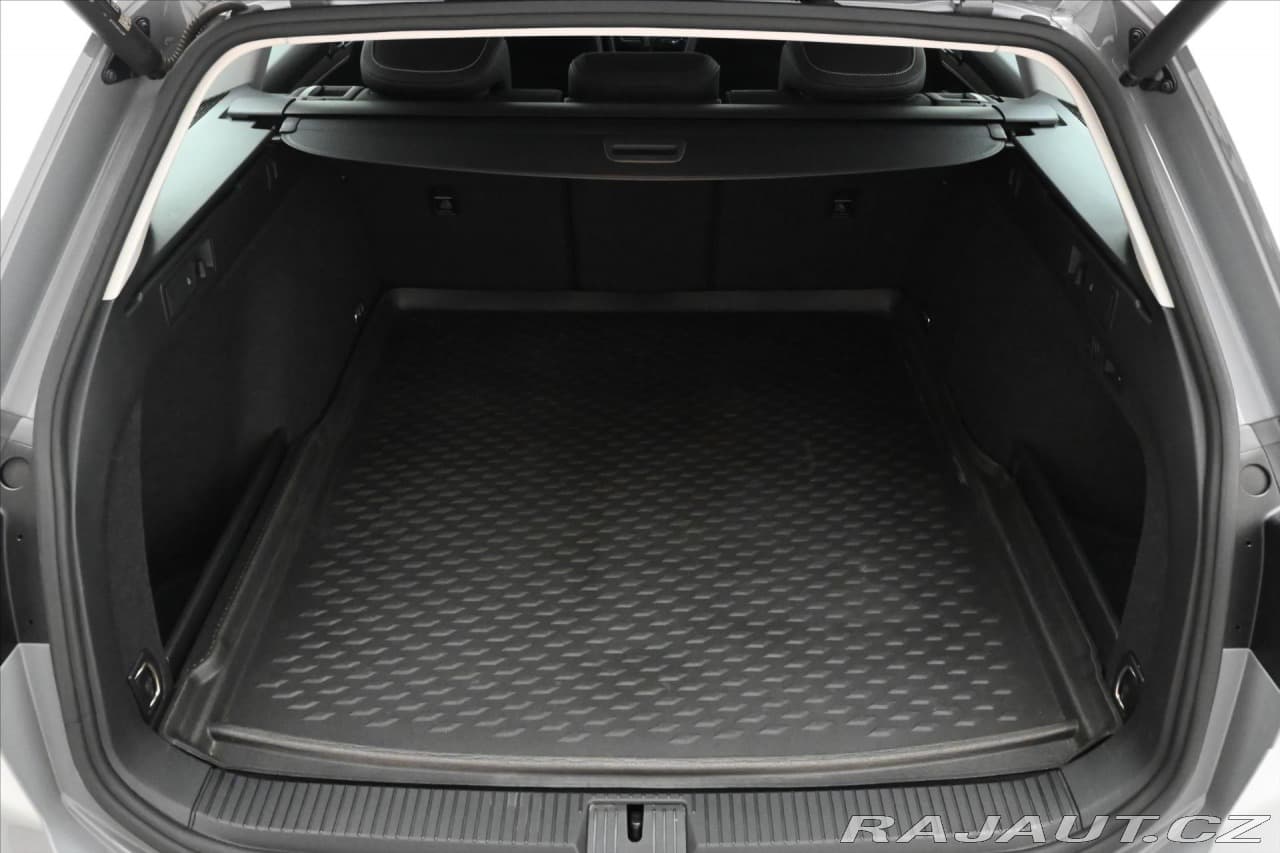 2023 Volkswagen Passat - 10