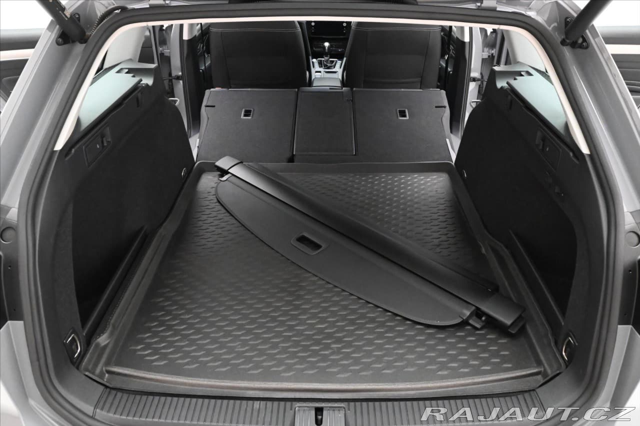 2023 Volkswagen Passat - 11