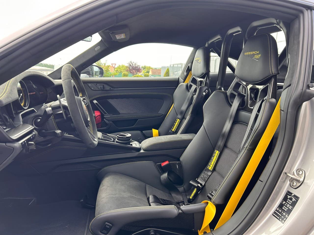 2025 Porsche 911 - 13