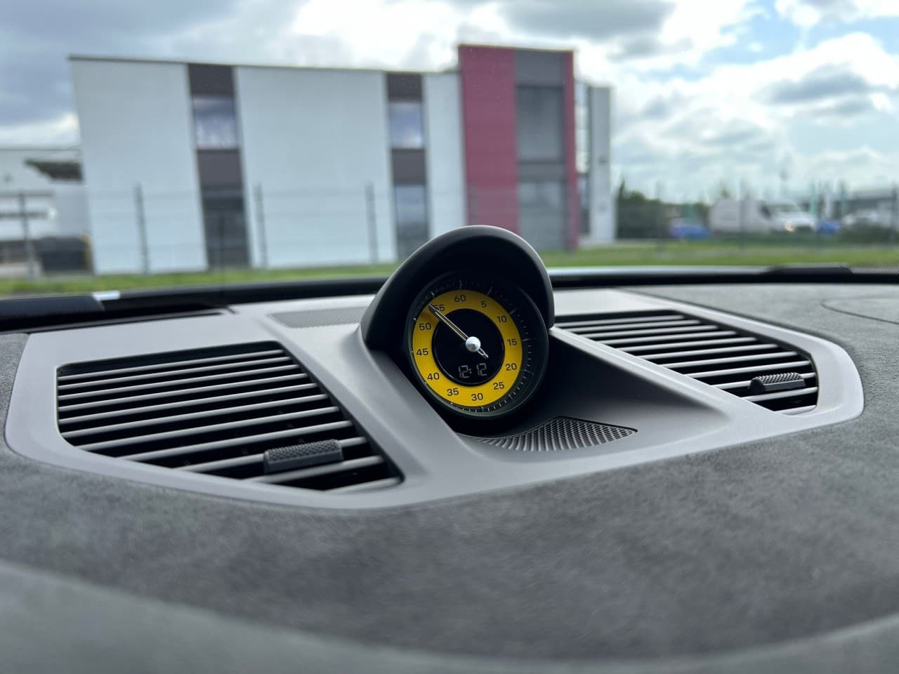 2025 Porsche 911 - 18