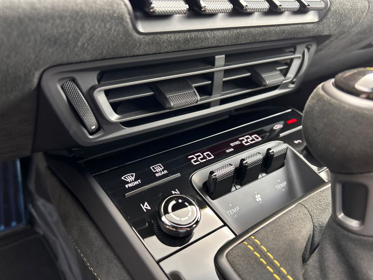 2025 Porsche 911 - 19