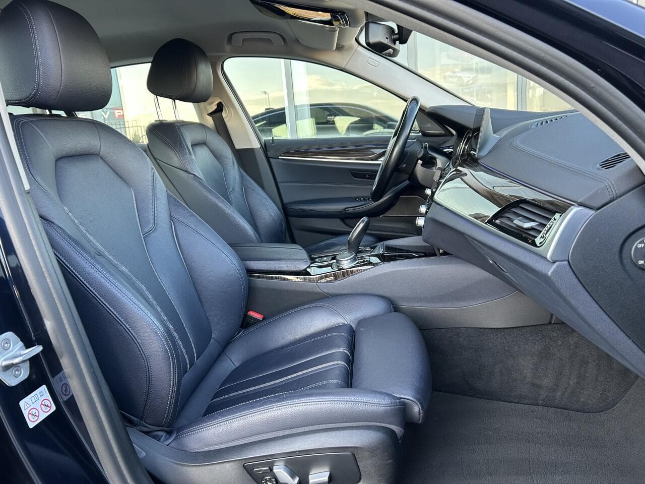 2017 BMW 5-Series - 12