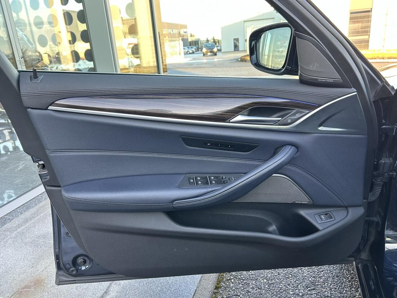 2017 BMW 5-Series - 14