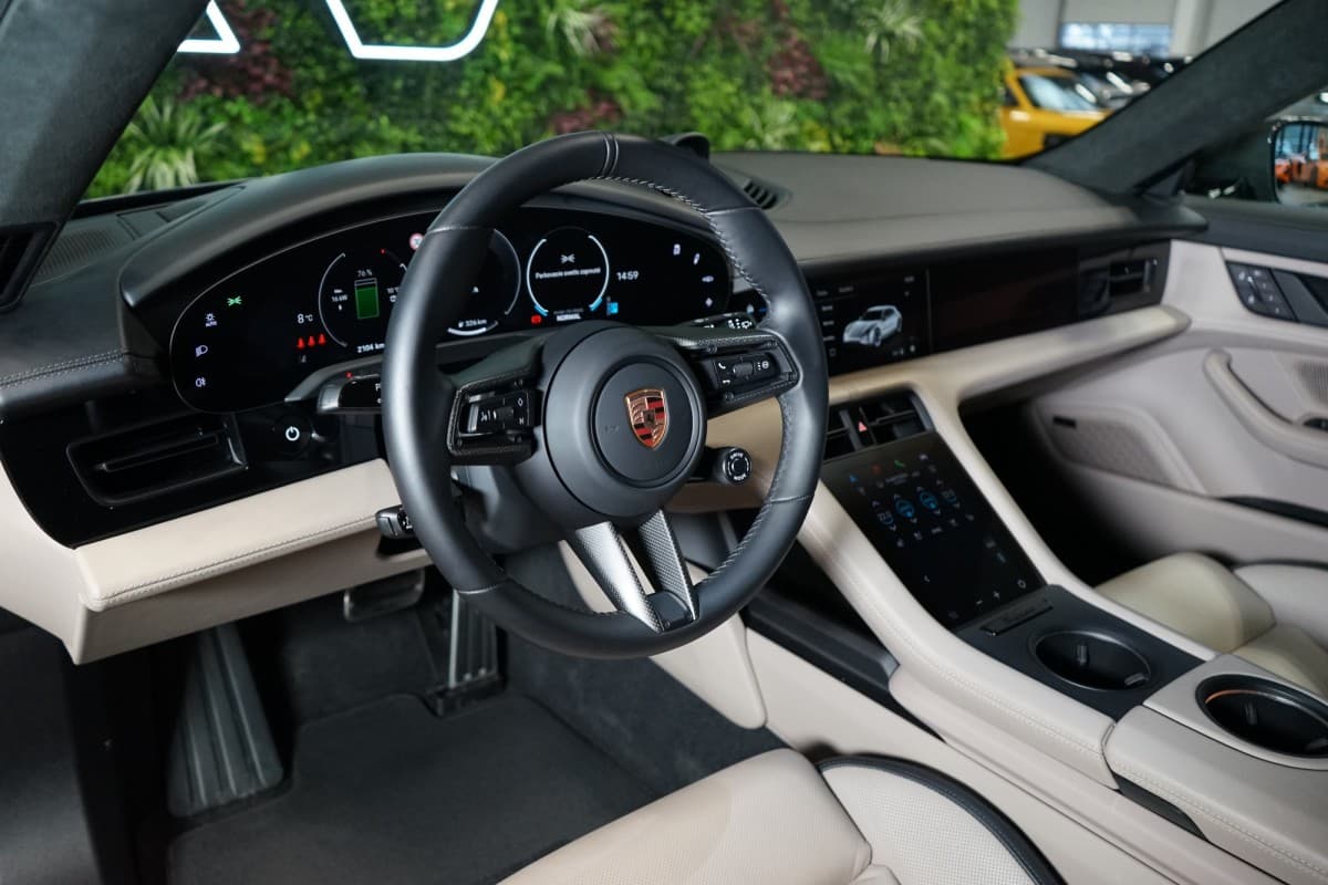 2025 Porsche Taycan - 12