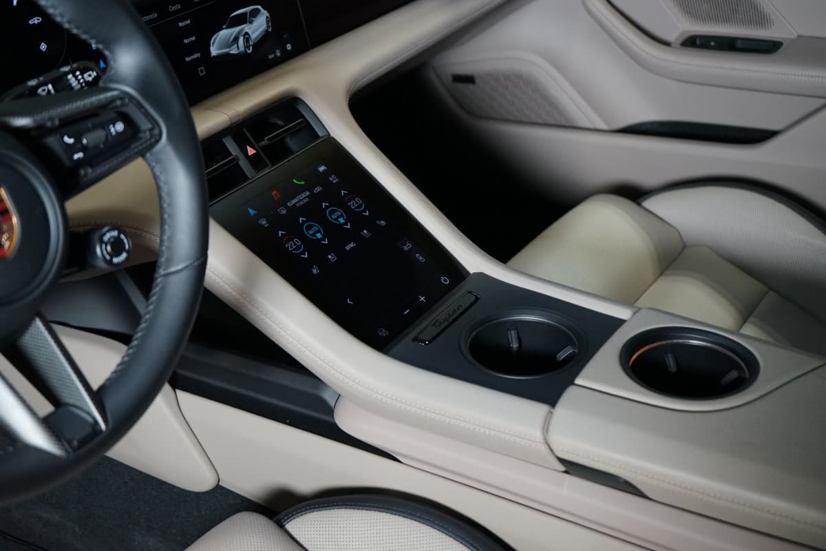 2025 Porsche Taycan - 14