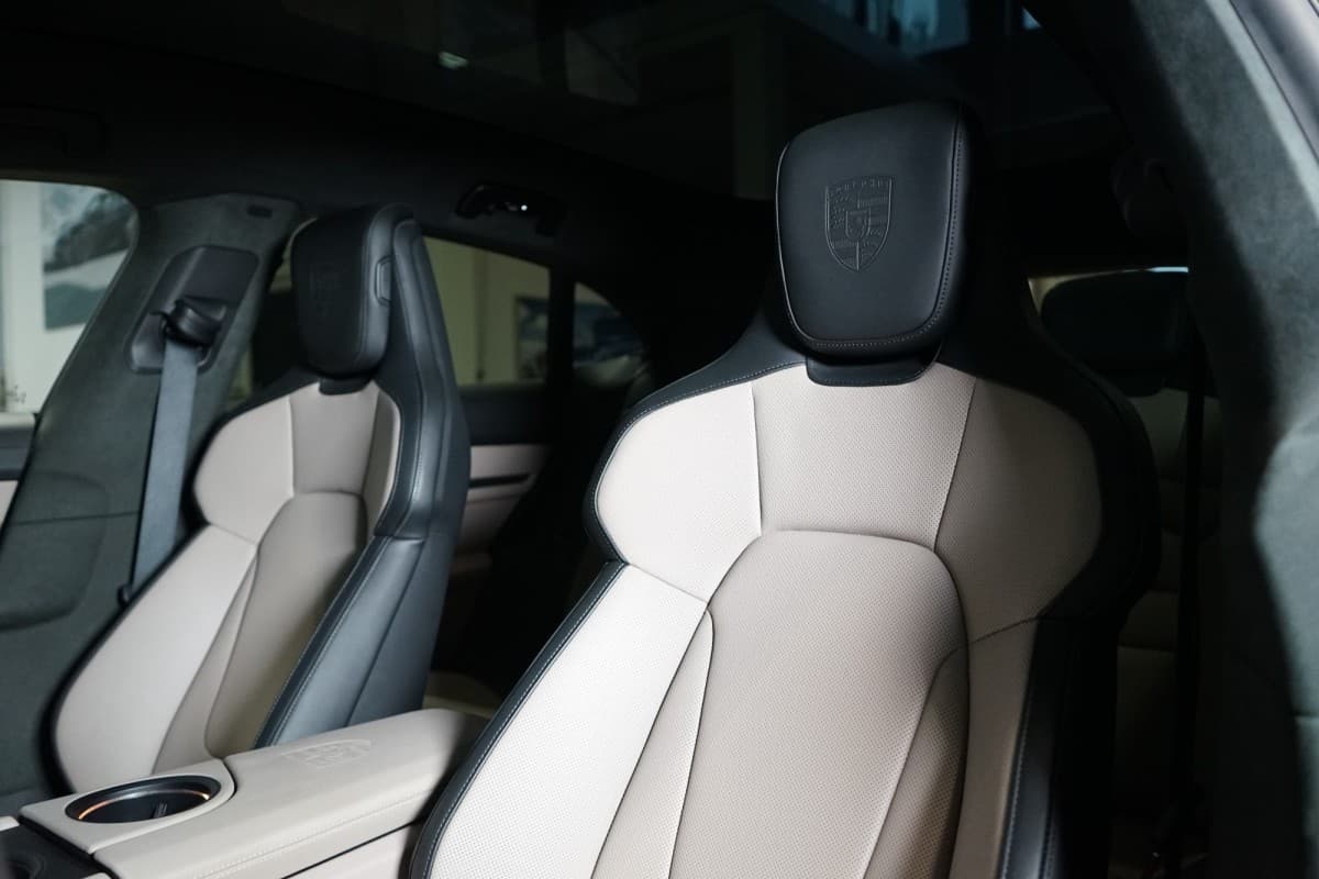 2025 Porsche Taycan - 16