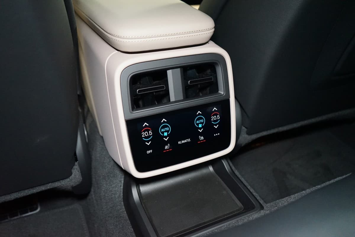 2025 Porsche Taycan - 19