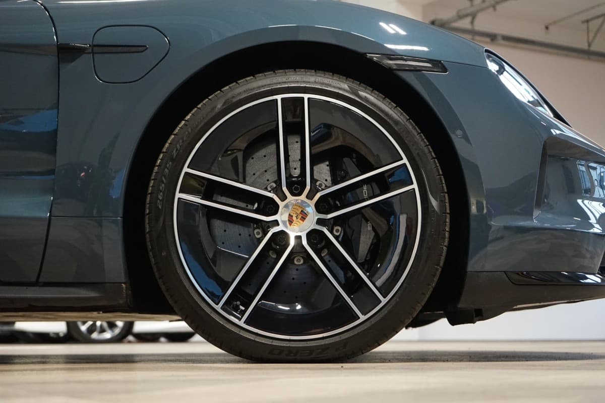 2025 Porsche Taycan - 9