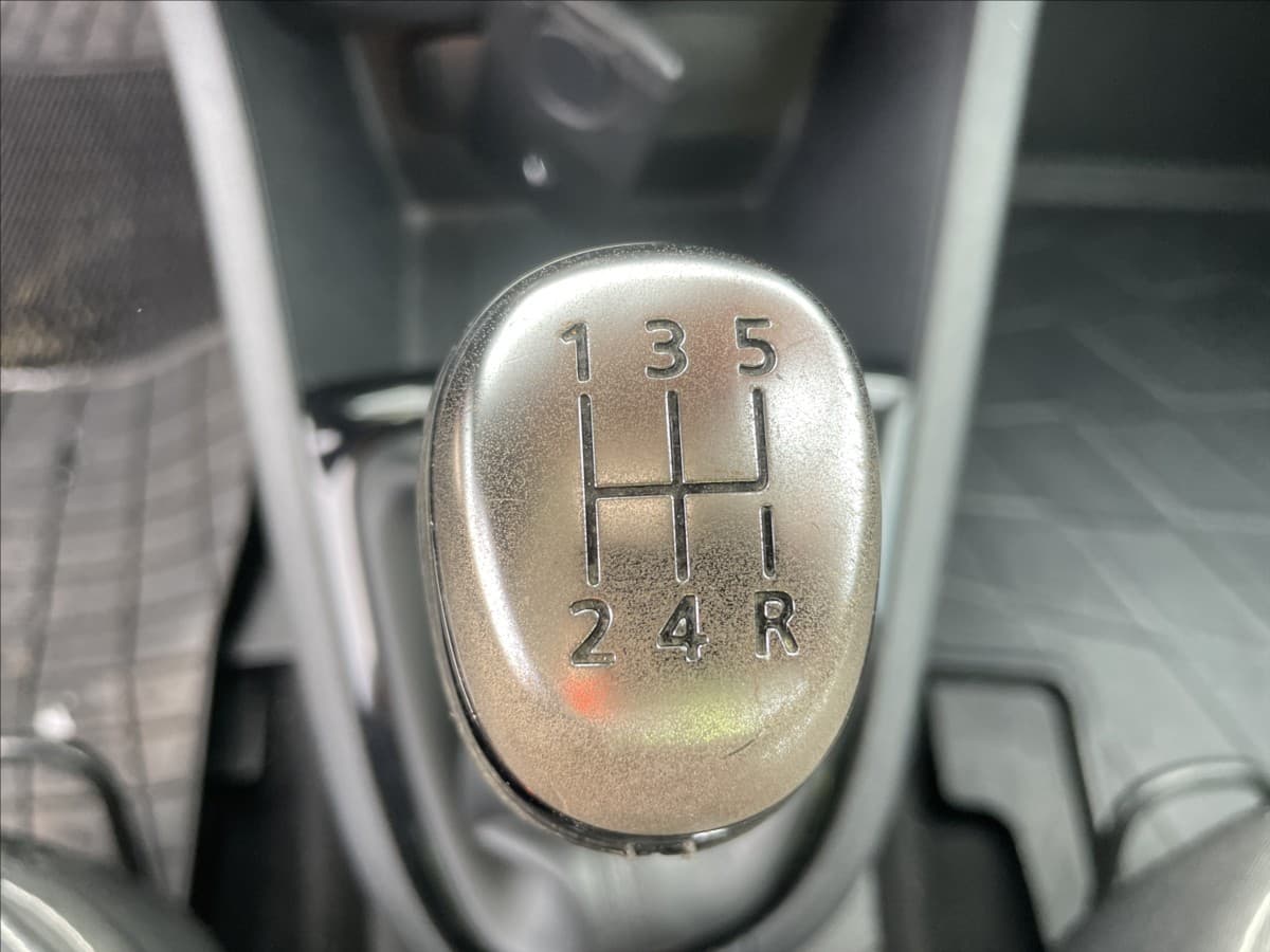 2017 Renault Clio - 19