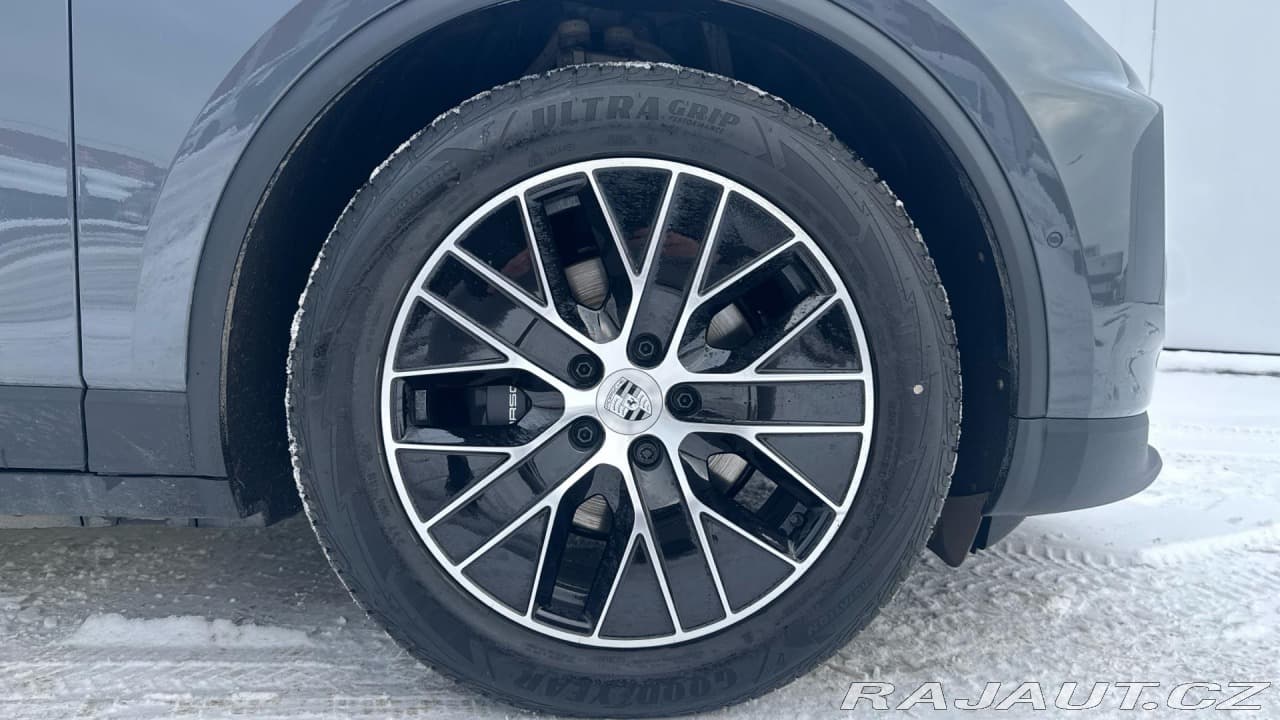 2025 Porsche Macan - 10