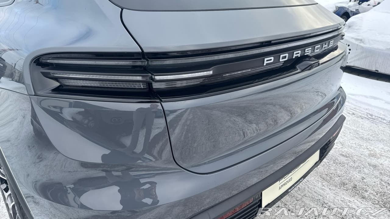 2025 Porsche Macan - 14