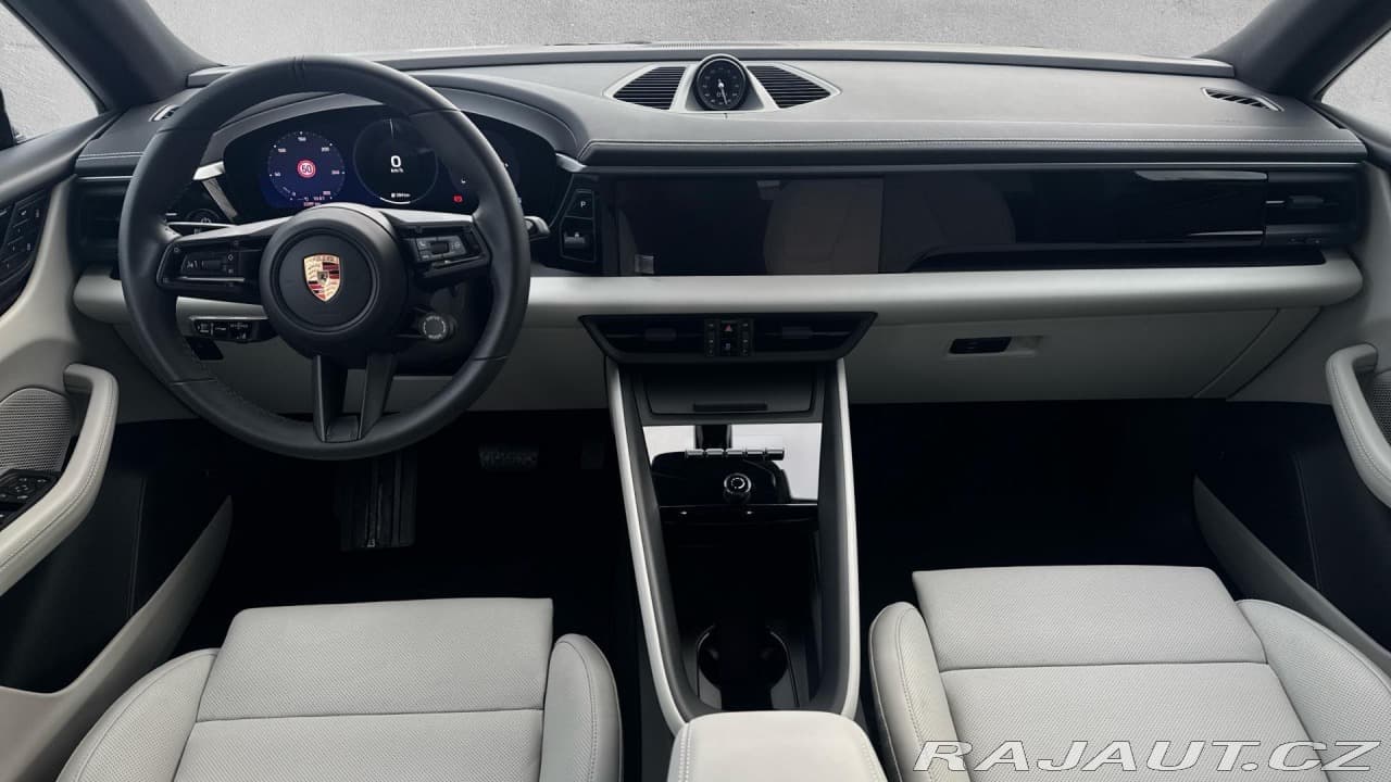 2025 Porsche Macan - 18