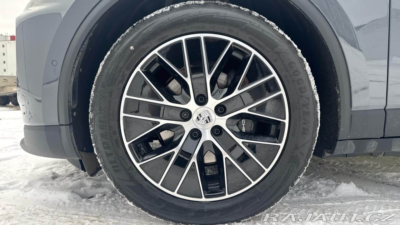 2025 Porsche Macan - 9