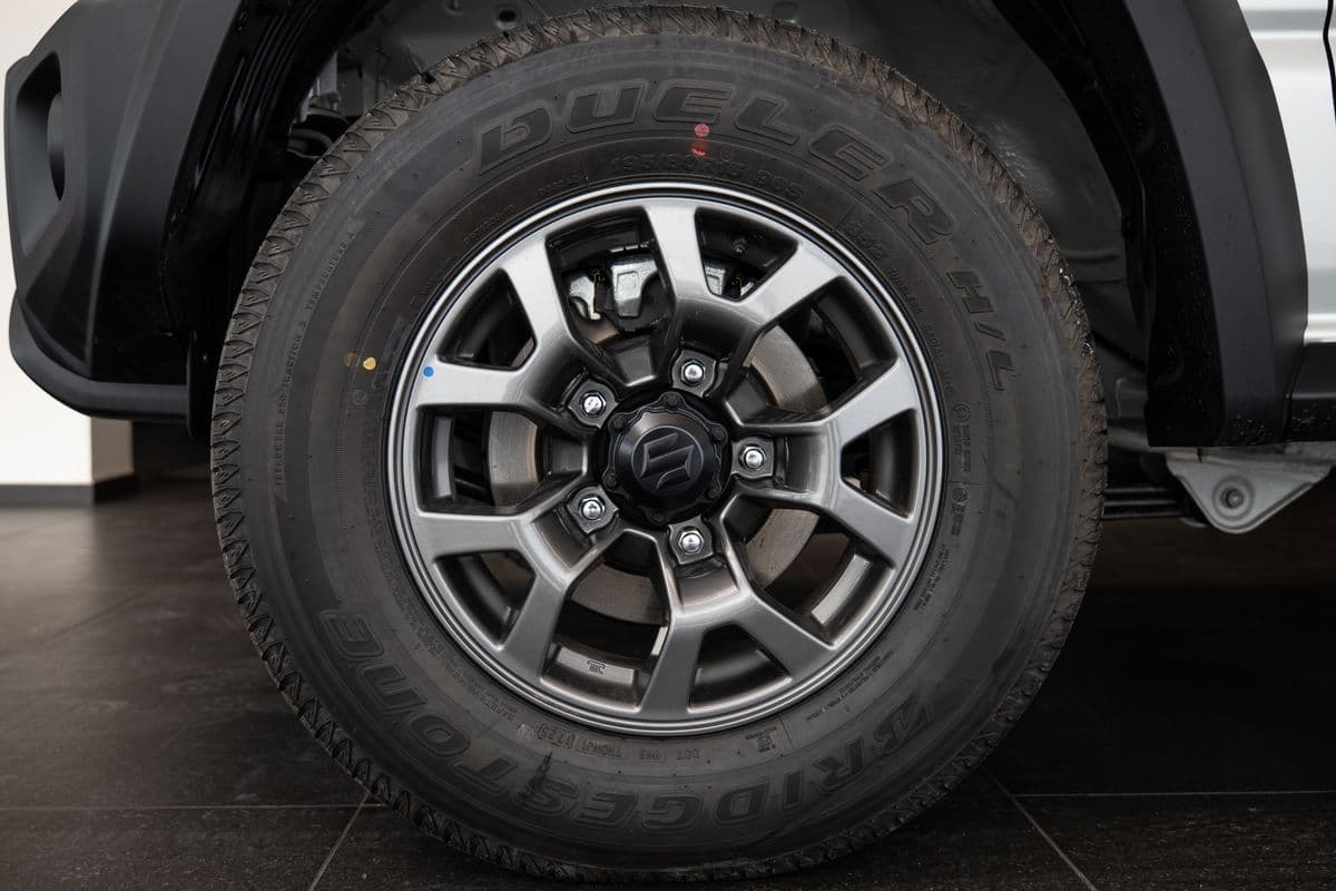 2025 Suzuki Jimny - 19