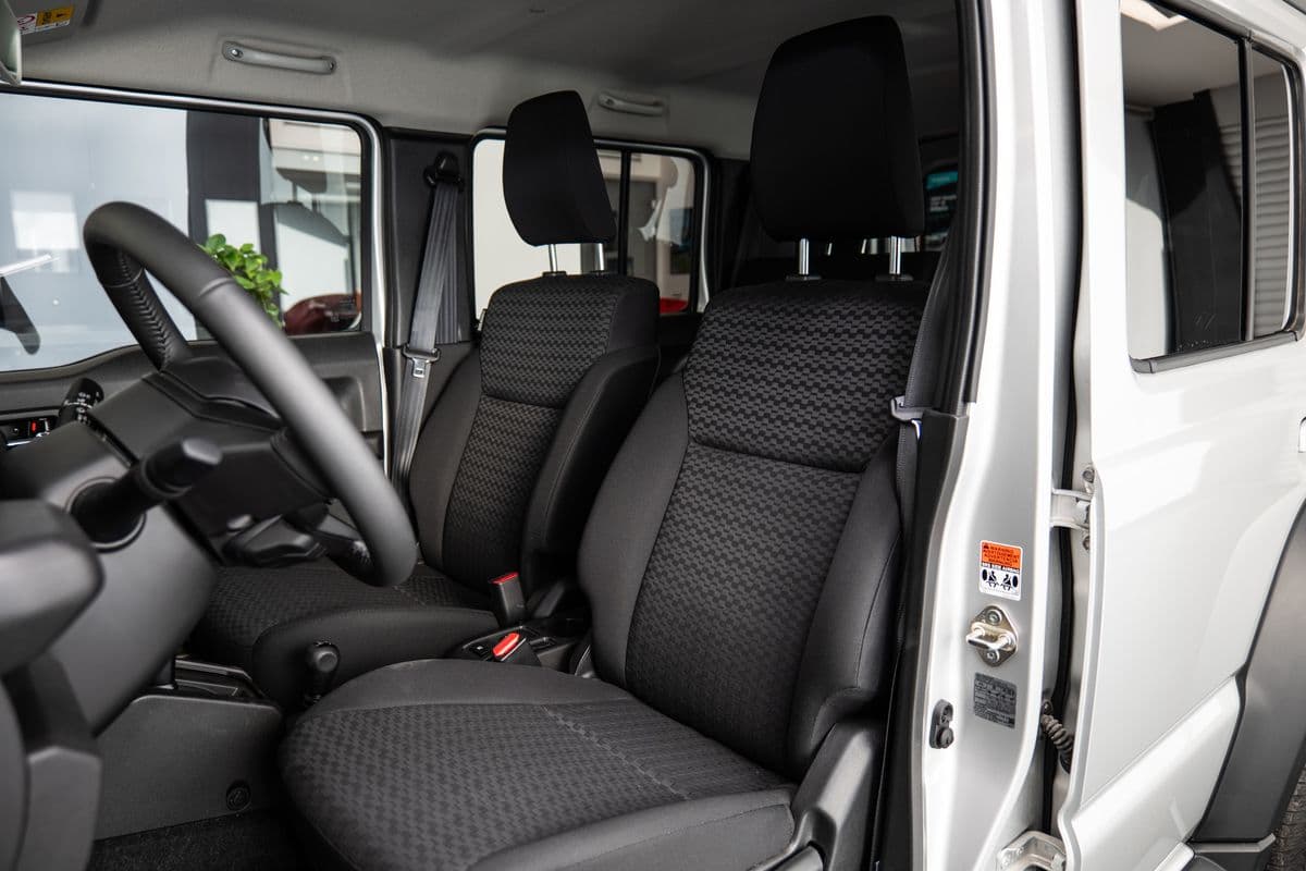 2025 Suzuki Jimny - 8