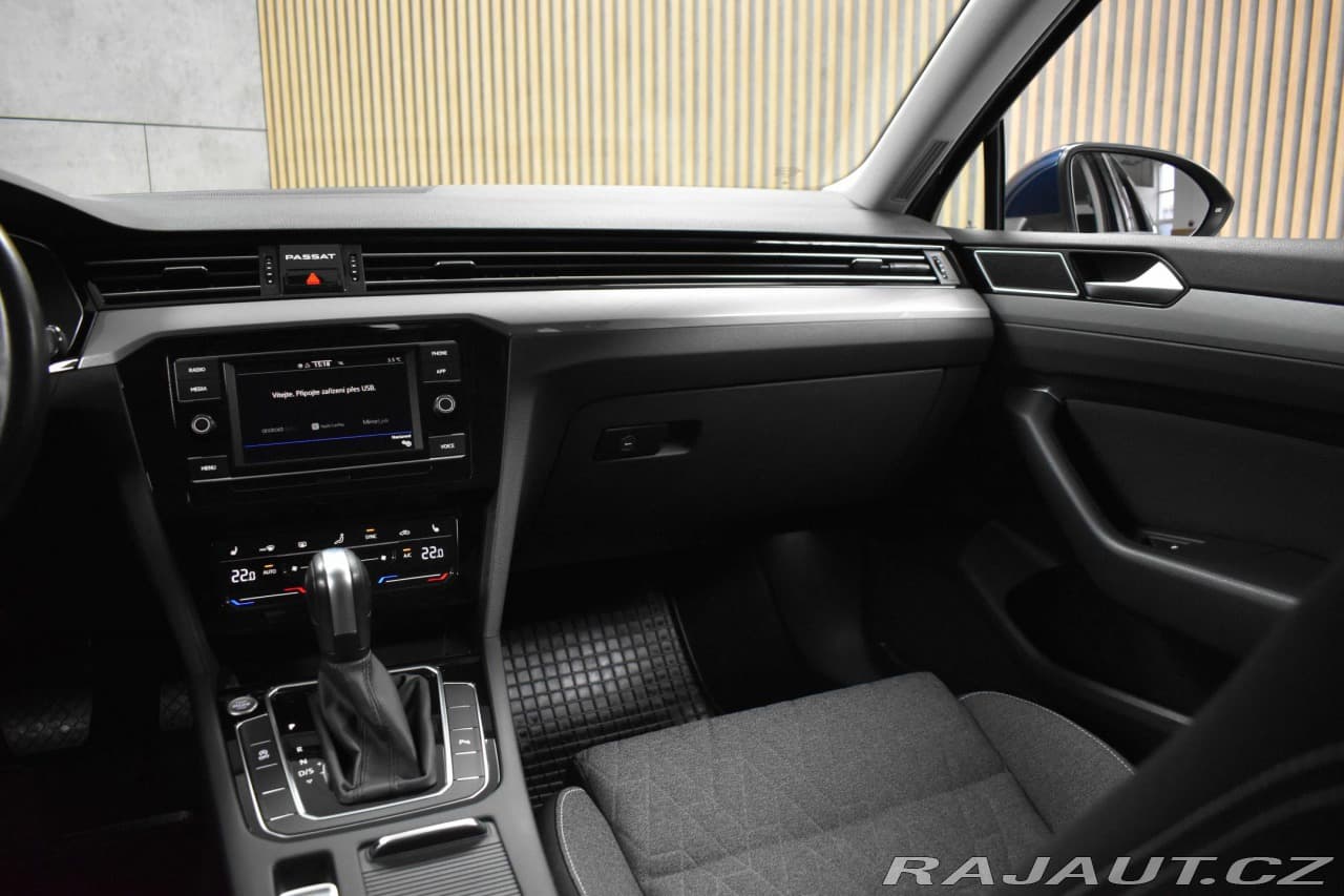 2022 Volkswagen Passat - 9