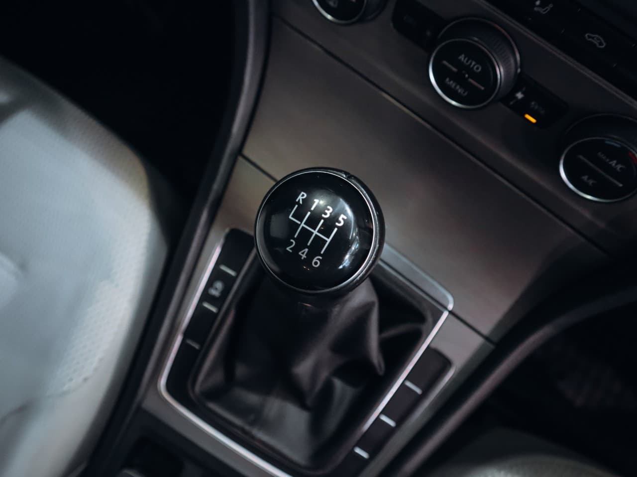 2016 Volkswagen Golf - 11