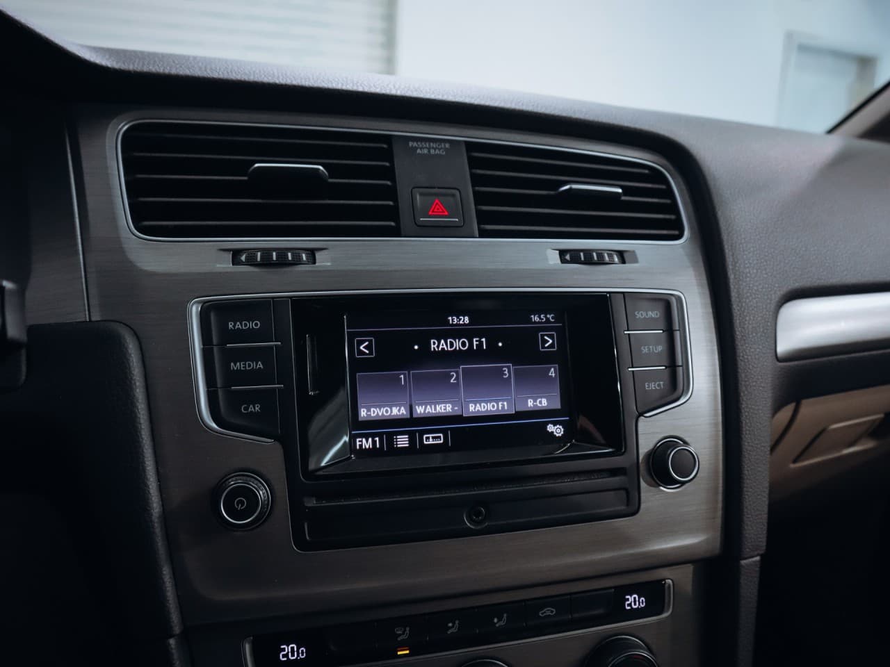 2016 Volkswagen Golf - 12