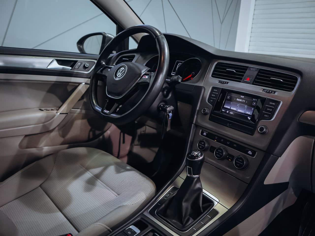 2016 Volkswagen Golf - 15