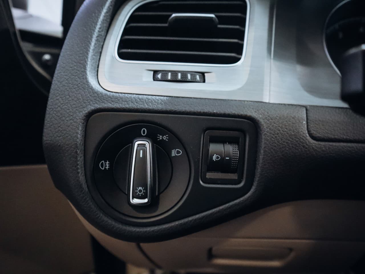 2016 Volkswagen Golf - 18