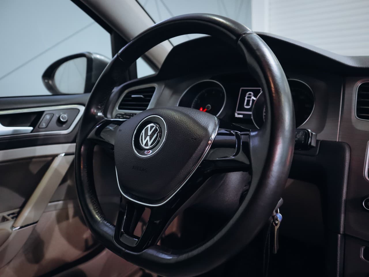 2016 Volkswagen Golf - 9