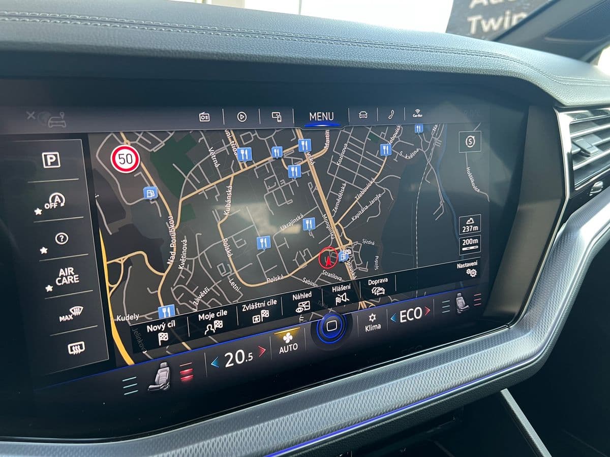 2020 Volkswagen Touareg - 12