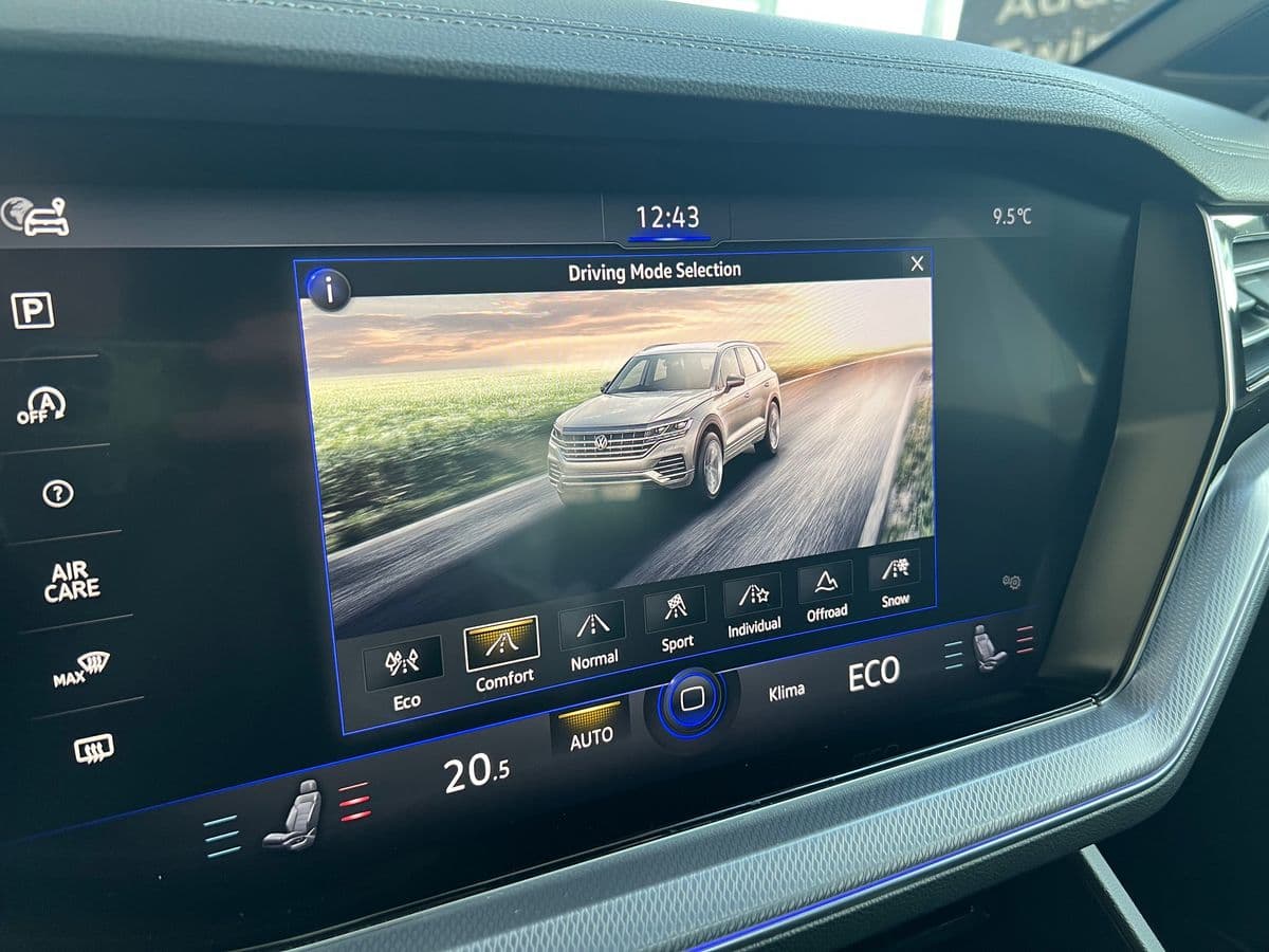 2020 Volkswagen Touareg - 13