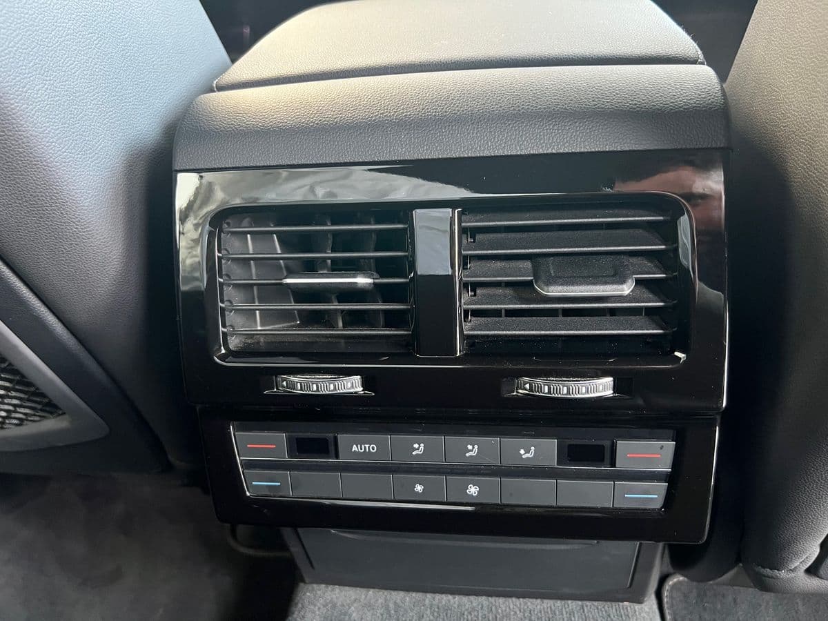 2020 Volkswagen Touareg - 19