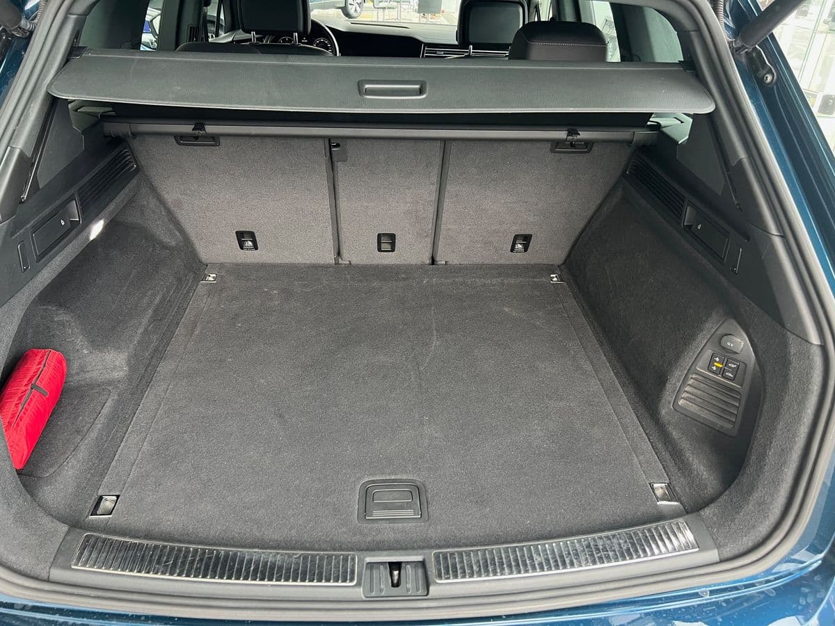 2020 Volkswagen Touareg - 20