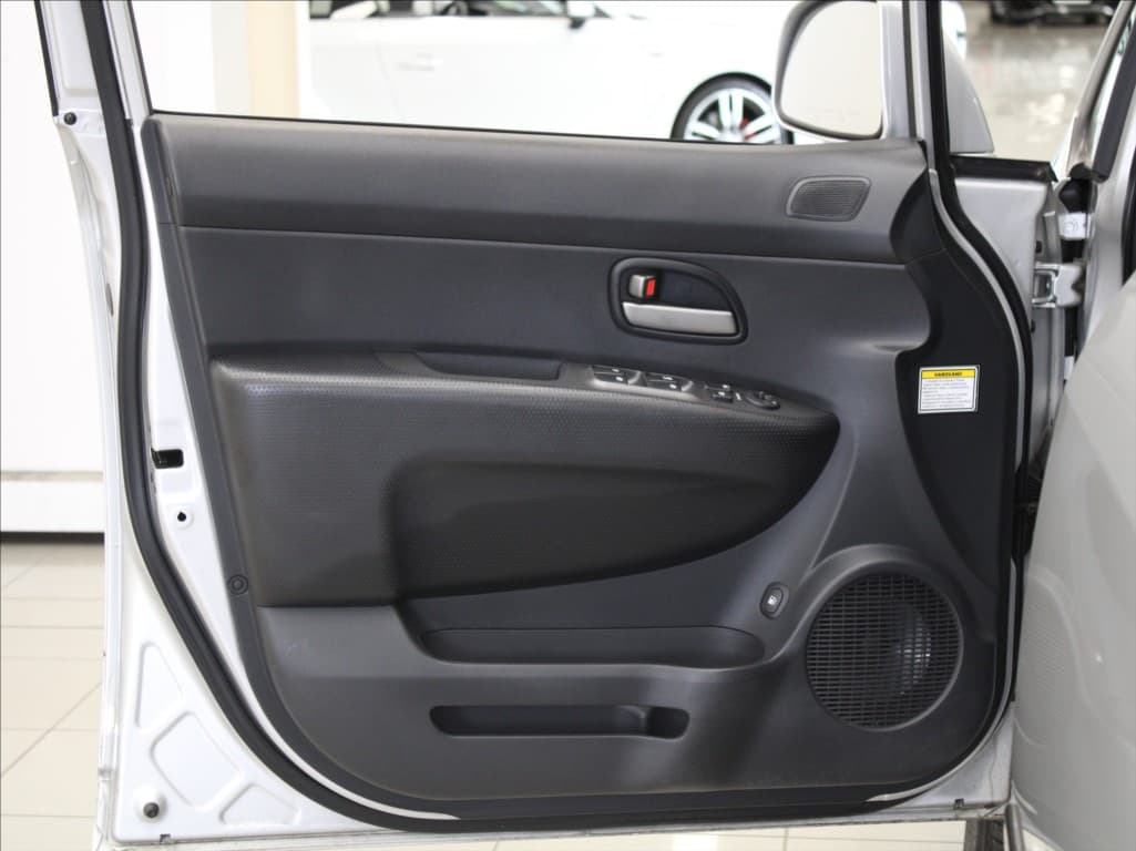 2006 Kia Carens - 12