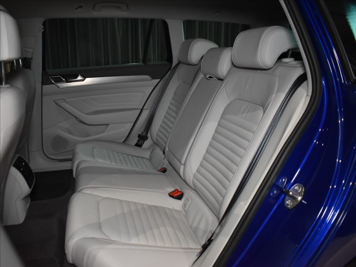 2021 Volkswagen Passat - 9