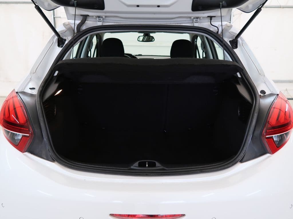 Peugeot 208 - 11